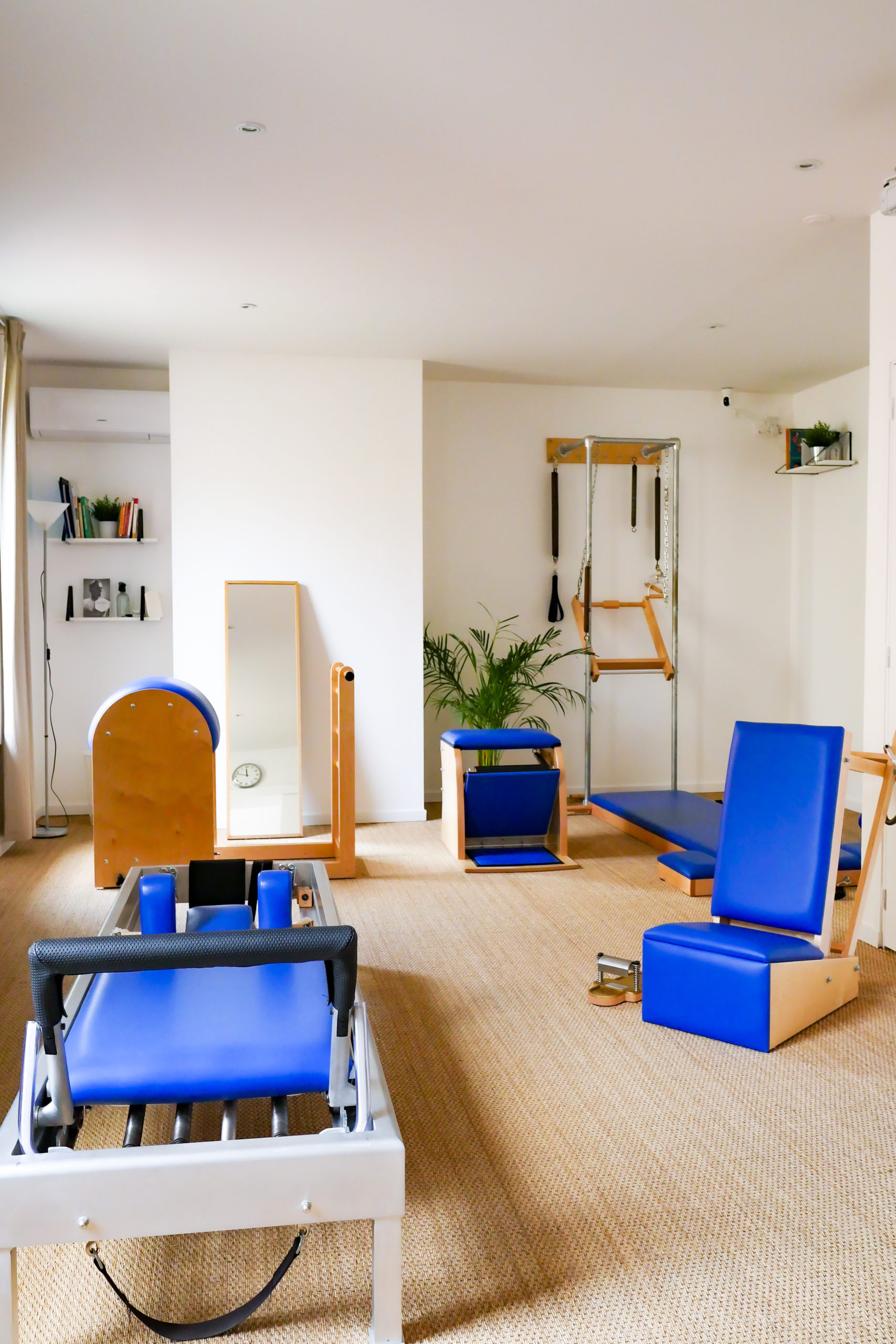 photo studio pilates by o-zone bordeaux reformer arm chair wall unit barrel